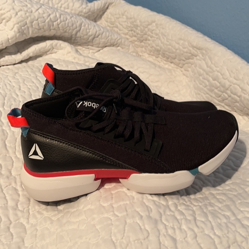 Reebok Size 7.5 Split Flex